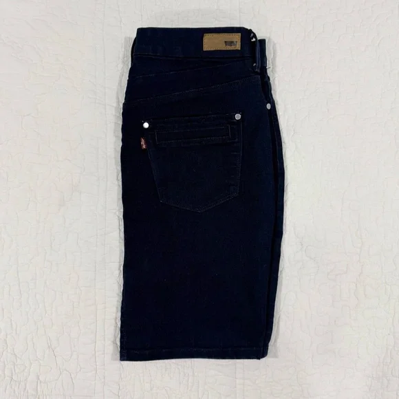 Levi's / Women’s/ Dark Blue Pencil Skirt , size 6/28, stretch. - Picture 3 of 10